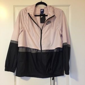 Nike Black & Blush Windrunner Light Jacket✨